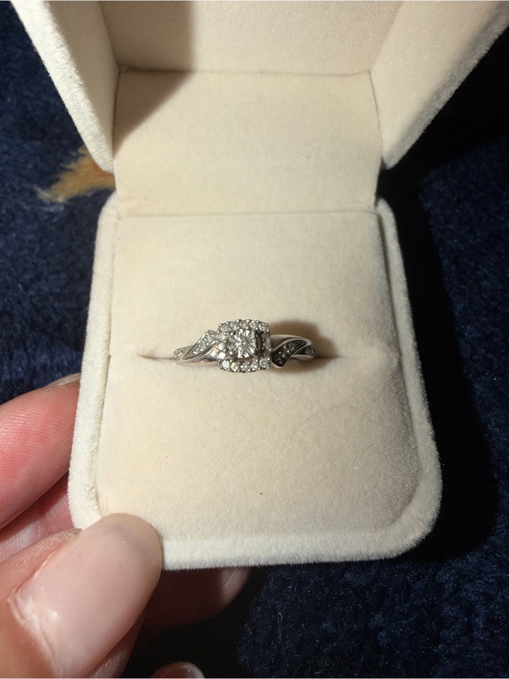 10k white gold Halo Round-Cut Diamond Engagement Ring - Picture 2 of 5
